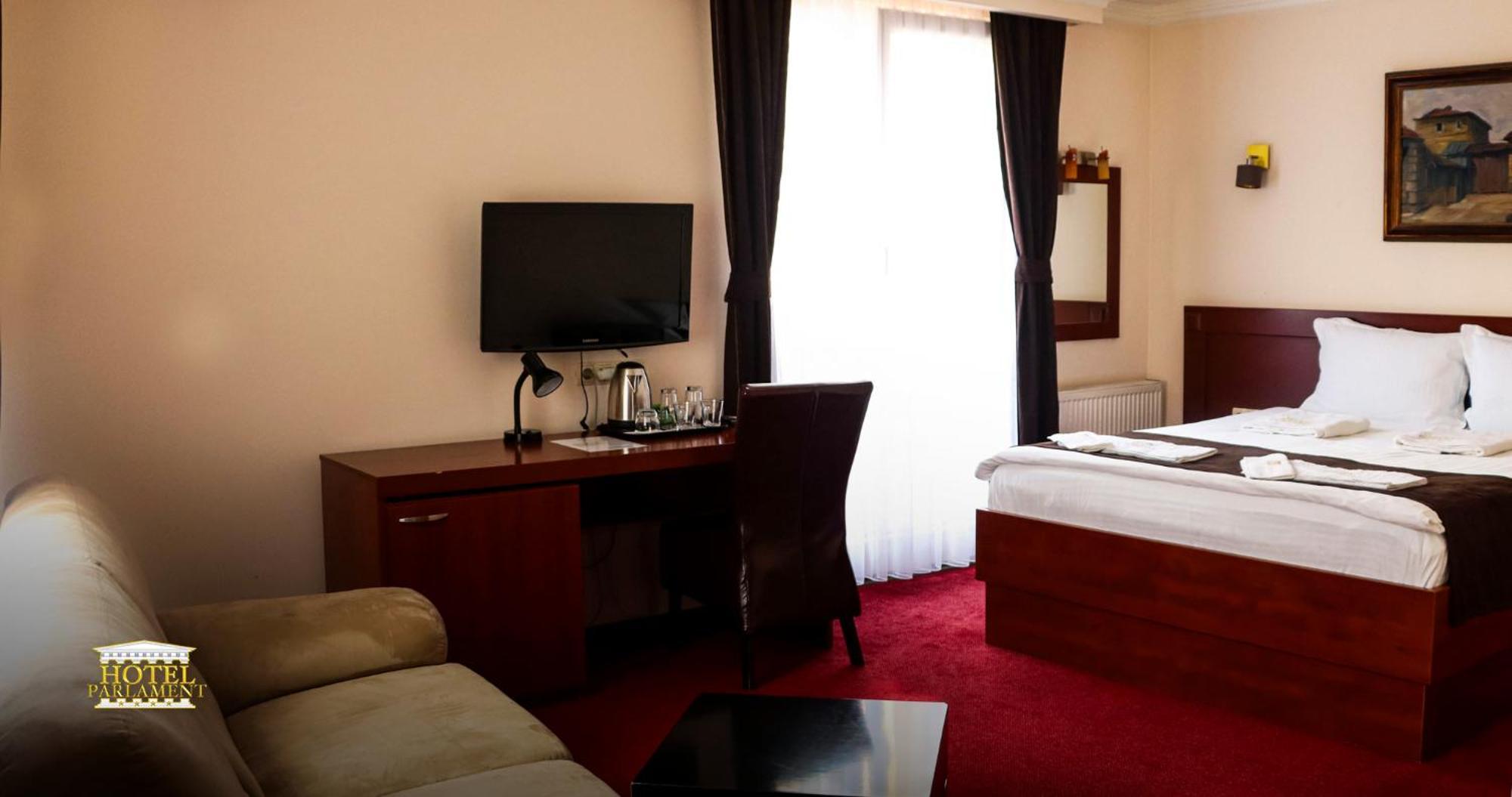 Hotel Parlament Pristina Exterior foto